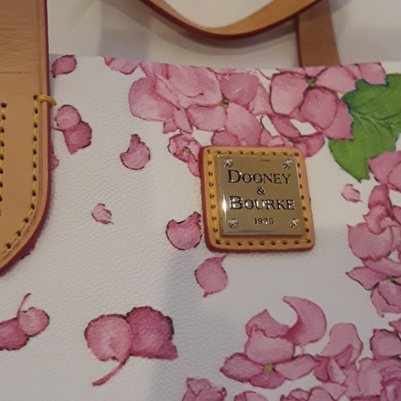 Dooney & Bourke tote NWOT - Picture 6 of 8